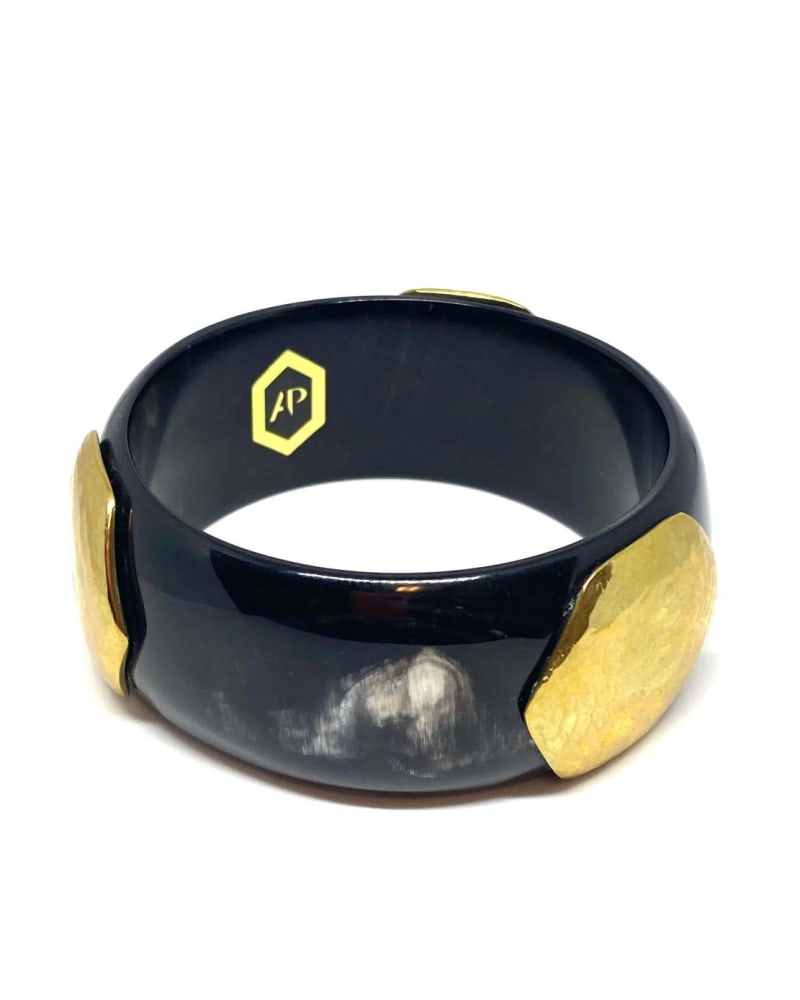 Front of a size O/S Jina Bangle in Dark Horn in Dark Horn by Ashley Pittman. | dia_product_style_image_id:329836
